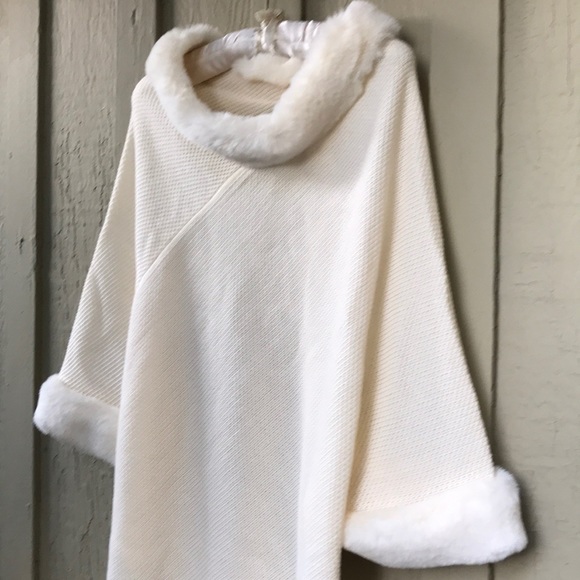 New! Pom Tassel Poncho - Picture 3 of 8